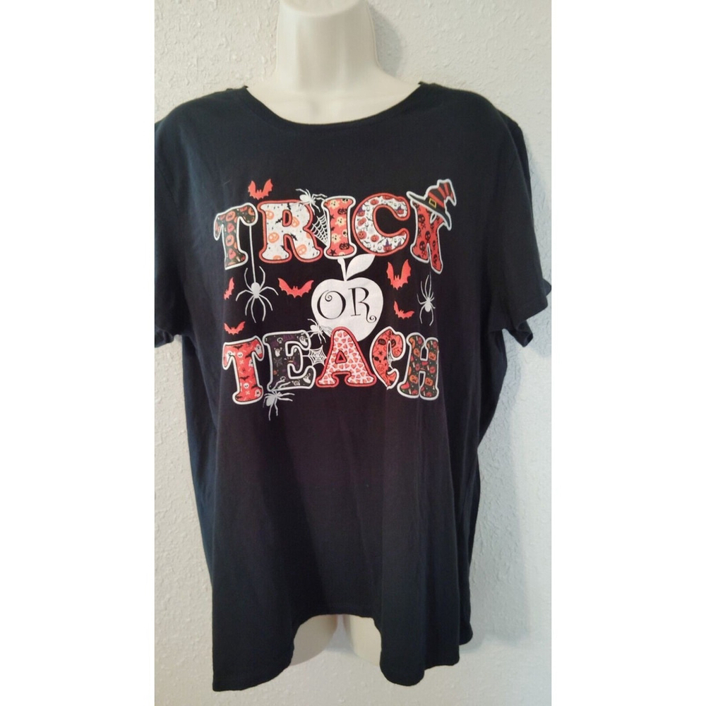 Trick or Teach Teacher Halloween Graphic T-Shirt Women’s XL Black Bats Spiderweb